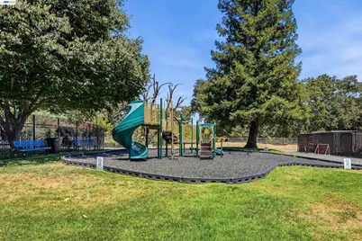 2125 Arroyo Ct #2, Pleasanton, CA 94588 - Photo 3