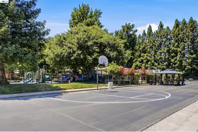 2125 Arroyo Ct #2, Pleasanton, CA 94588 - Photo 5