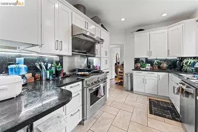 74 Pearl St, Oakland, CA 94611 - Photo 35