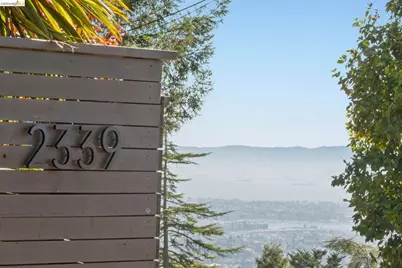 2339 Thackeray Dr, Oakland, CA 94611 - Photo 9
