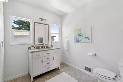 2339 Thackeray Dr, Oakland, CA 94611 - Photo 17