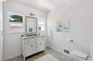 2339 Thackeray Dr, Oakland, CA 94611 - Photo 17