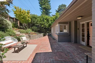 2339 Thackeray Dr, Oakland, CA 94611 - Photo 7