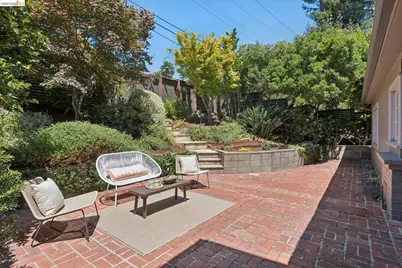 2339 Thackeray Dr, Oakland, CA 94611 - Photo 3