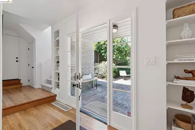 2339 Thackeray Dr, Oakland, CA 94611 - Photo 9