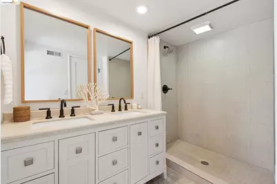 2339 Thackeray Dr, Oakland, CA 94611 - Photo 47