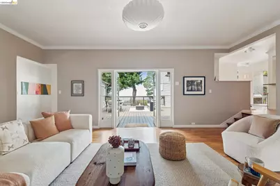 2339 Thackeray Dr, Oakland, CA 94611 - Photo 17