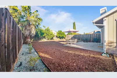 719 Azores Cir, Bay Point, CA 94565 - Photo 19