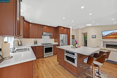 8 Bath Ct, San Ramon, CA 94583 - Photo 9