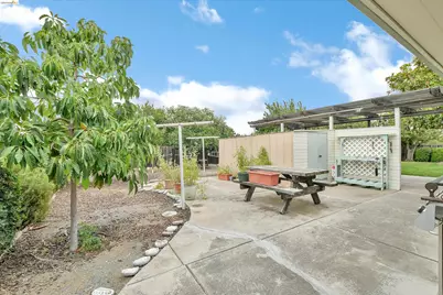 227 Pueblo Dr, Pittsburg, CA 94565 - Photo 21
