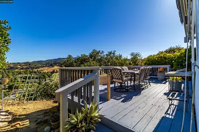 640 Skyline Dr, Martinez, CA 94553 - Photo 11