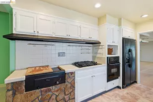 6480 Ascot Dr, Oakland, CA 94611 - Photo 15