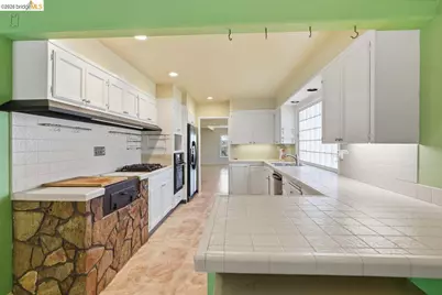 6480 Ascot Dr, Oakland, CA 94611 - Photo 13