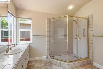 6480 Ascot Dr, Oakland, CA 94611 - Photo 31