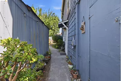1072 56th St, Oakland, CA 94608 - Photo 15