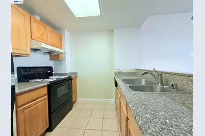 989 Webster St #651, Oakland, CA 94607 - Photo 29