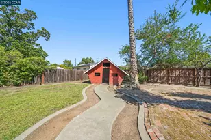 1741 6th St, Concord, CA 94519 - Photo 35