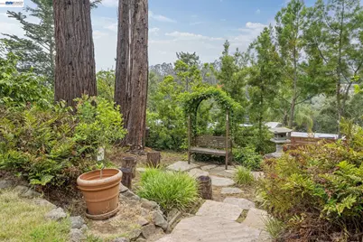 5765 Colton Blvd, Oakland, CA 94611 - Photo 91