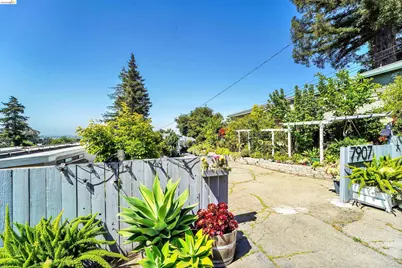 7907 Michigan Ave, Oakland, CA 94605 - Photo 3