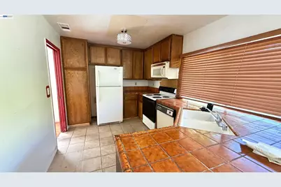 1988 Calaveras Dr, Pittsburg, CA 94565 - Photo 7