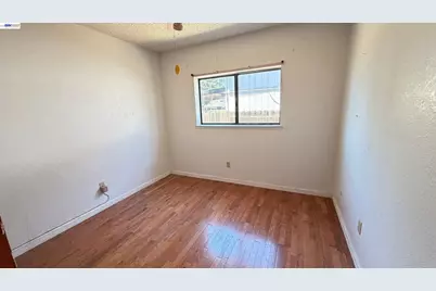 1988 Calaveras Dr, Pittsburg, CA 94565 - Photo 9