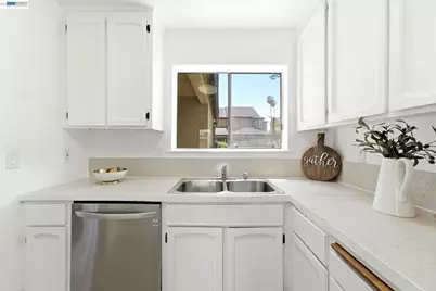 3810 Shinglewood Ct #6, Union City, CA 94587 - Photo 5