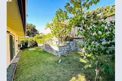 25132 Del Mar Ave, Hayward, CA 94542 - Photo 15