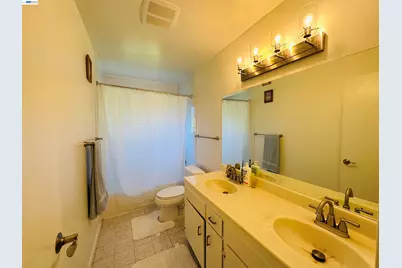 25132 Del Mar Ave, Hayward, CA 94542 - Photo 9