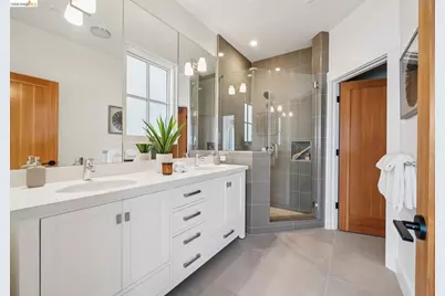 4432 Howe St, Oakland, CA 94611 - Photo 39