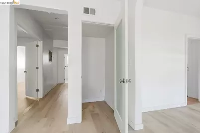 398 Macarthur Blvd, Oakland, CA 94609 - Photo 25