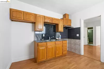 398 Macarthur Blvd, Oakland, CA 94609 - Photo 29