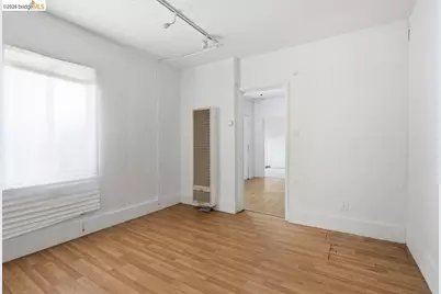 398 Macarthur Blvd, Oakland, CA 94609 - Photo 19
