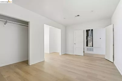 398 Macarthur Blvd, Oakland, CA 94609 - Photo 13