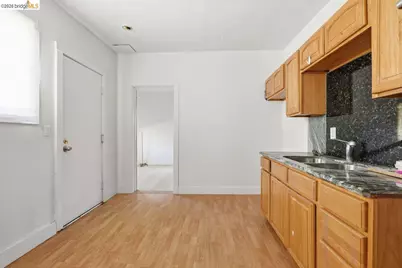 398 Macarthur Blvd, Oakland, CA 94609 - Photo 27