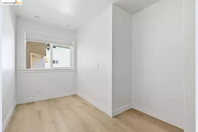 398 Macarthur Blvd, Oakland, CA 94609 - Photo 11