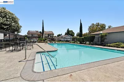 2203 Glenmount Dr, Pittsburg, CA 94565 - Photo 35