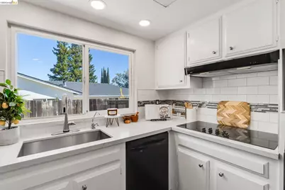 2113 Cordoba Way, Antioch, CA 94509 - Photo 25