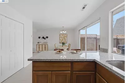 27803 Hummingbird Ct, Hayward, CA 94545 - Photo 13