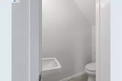 27803 Hummingbird Ct, Hayward, CA 94545 - Photo 29