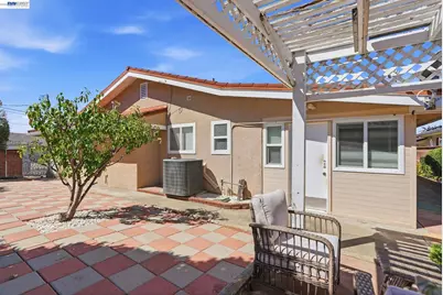 1204 Vistagrand Dr, San Leandro, CA 94577 - Photo 55