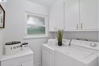 350 Elysian Fields Dr, Oakland, CA 94605 - Photo 47