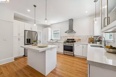 1075 53rd St, Oakland, CA 94608 - Photo 11