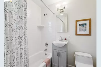 1075 53rd St, Oakland, CA 94608 - Photo 17