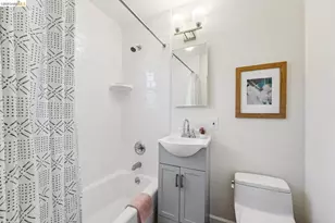 1075 53rd St, Oakland, CA 94608 - Photo 17