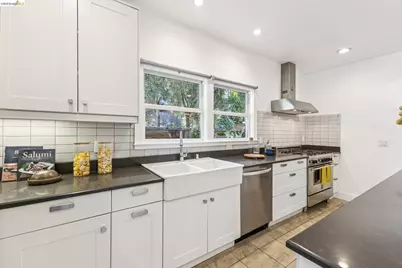 98 Montell St, Oakland, CA 94611 - Photo 17