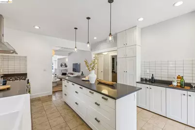 98 Montell St, Oakland, CA 94611 - Photo 15