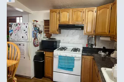 9625 Cherry St, Oakland, CA 94603 - Photo 5