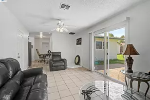 204 Clemmensen Ave, Madera, CA 93637 - Photo 9
