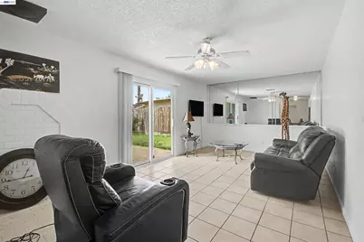 204 Clemmensen Ave, Madera, CA 93637 - Photo 7