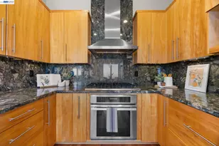 8249 Skyline Cir, Oakland, CA 94605 - Photo 17